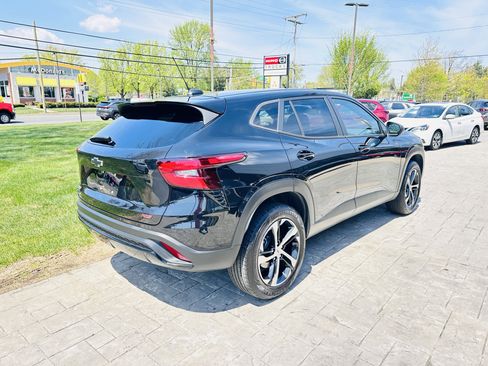 Used 2024 Chevrolet Trax RS FWD image 9