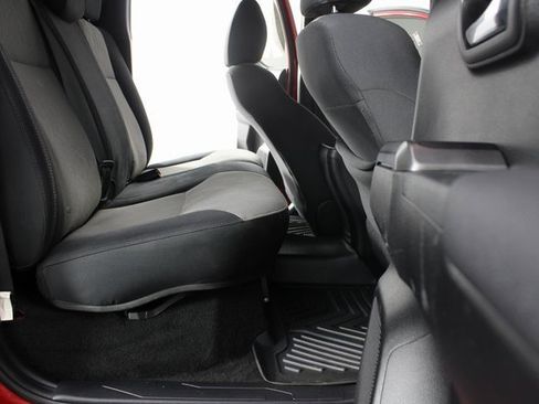 Used 2022 Toyota Tacoma TRD Off-Road image 18