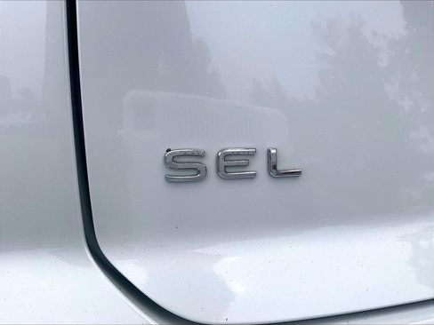 Used 2024 Volkswagen Atlas Cross Sport SEL R-Line AWD/4WD image 27