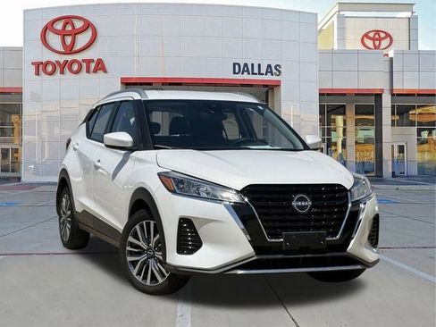 Used 2024 Nissan Kicks SV FWD image 1