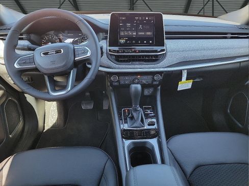 New 2025 Jeep Compass Latitude image 9