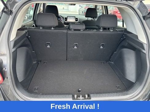 Used 2025 Hyundai Venue SEL FWD image 12
