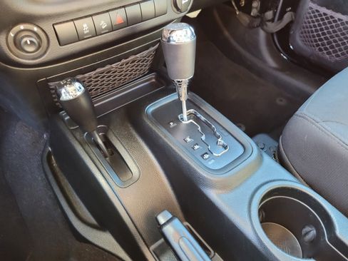 Used 2018 Jeep Wrangler Unlimited Sport S image 12