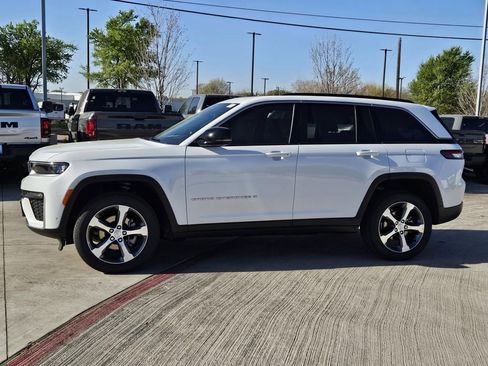 New 2026 Jeep Grand Cherokee Limited RWD image 2