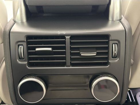 Used 2024 Land Rover Discovery S image 39