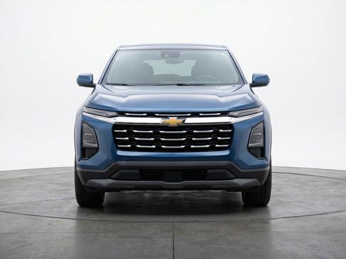 Used 2025 Chevrolet Equinox LT FWD image 2