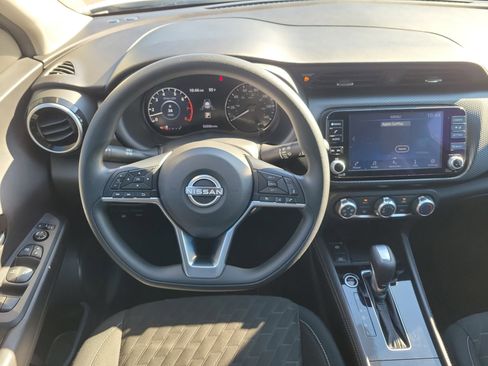 Used 2023 Nissan Kicks SV image 18