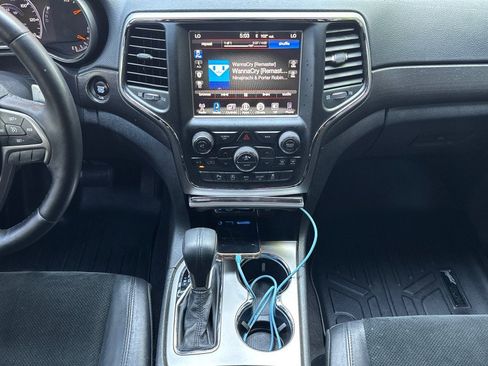 Used 2017 Jeep Grand Cherokee Altitude AWD/4WD image 20