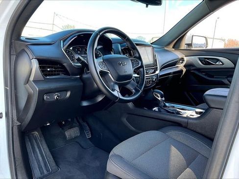 Used 2023 Chevrolet Traverse LT w/ Midnight/Sport Edition image 8