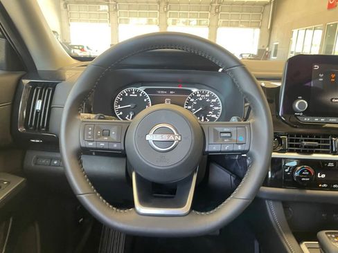 Certified 2025 Nissan Pathfinder SV w/ Black Appearance Package FWD image 12