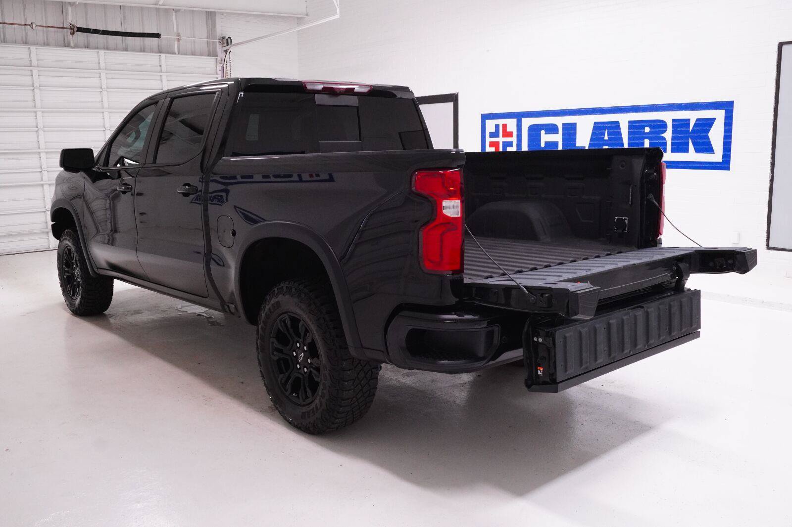 Used 2025 Chevrolet Silverado 1500 ZR2 w/ Technology Package AWD/4WD image 36
