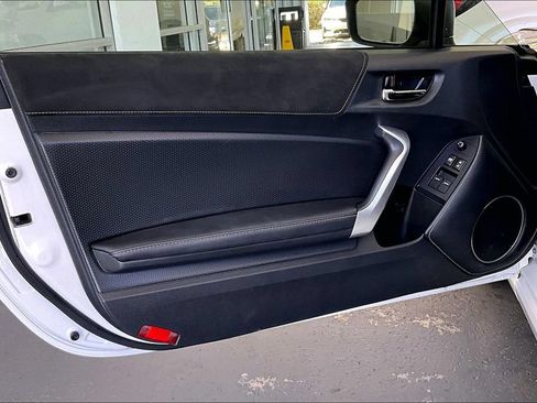 Used 2017 Toyota 86 RWD image 19