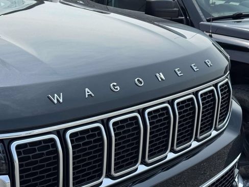 Used 2025 Jeep Wagoneer 4WD w/ Premium Group I image 11