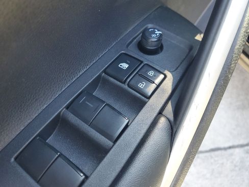 Certified 2024 Toyota Corolla Cross SE image 19