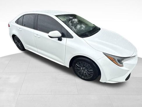 Used 2022 Toyota Corolla LE FWD image 3
