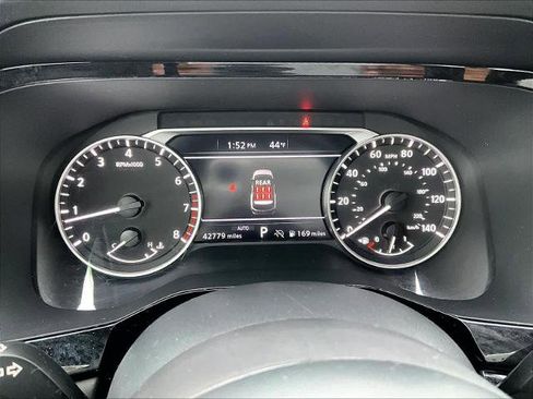 Certified 2024 Nissan Pathfinder SV image 25