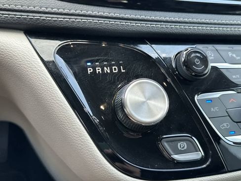 Used 2023 Chrysler Pacifica Touring-L image 53