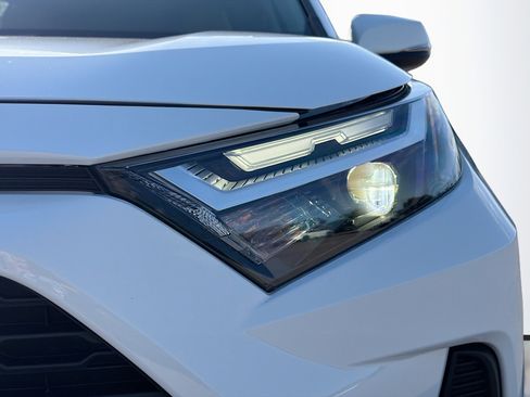 Used 2024 Toyota RAV4 XLE FWD image 9