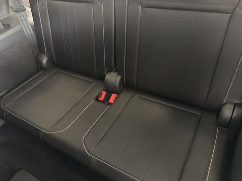 Certified 2024 Volkswagen Tiguan SE FWD image 33