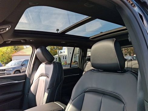 New 2025 Jeep Grand Cherokee Limited image 11