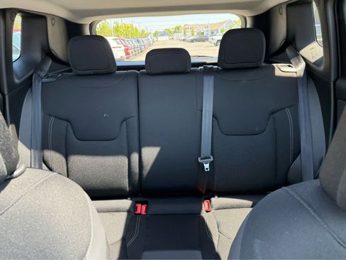 Used 2023 Jeep Renegade Altitude w/ Sun/Sound Group AWD/4WD image 26