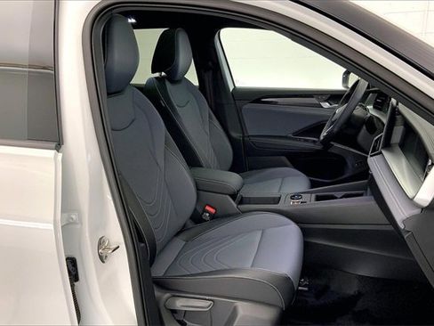 New 2026 Volkswagen Tiguan SE R-Line image 9