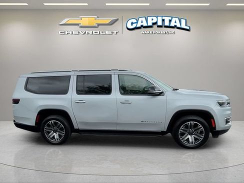 Used 2023 Jeep Wagoneer L Series II AWD/4WD image 6