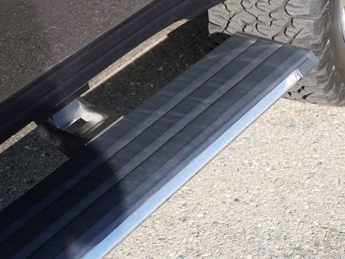 Used 2015 Chevrolet Suburban LTZ image 5