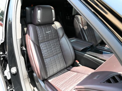 Used 2023 Cadillac Escalade ESV Sport Platinum w/ LPO, ONYX Package AWD/4WD image 53