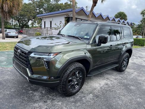 Used 2024 Lexus GX 550 AWD/4WD image 3