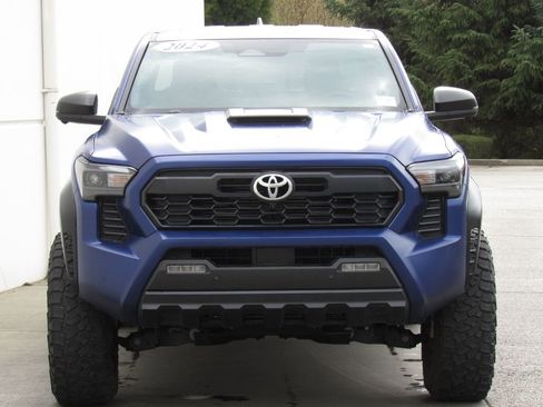 Used 2024 Toyota Tacoma TRD Sport w/ TRD Sport Premium Package AWD/4WD image 3