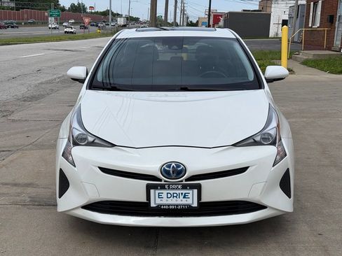 Used 2017 Toyota Prius Three w/ Advanced Technology Package FWD image 2