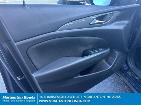 Used 2018 Buick Regal Preferred image 11