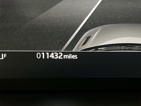 Used 2025 Land Rover Range Rover Velar Dynamic SE image 12