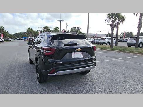 Used 2025 Chevrolet Trax LT w/ Driver Confidence Package FWD image 31