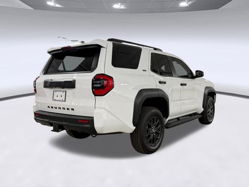 Used 2025 Toyota 4Runner SR5 AWD/4WD image 9