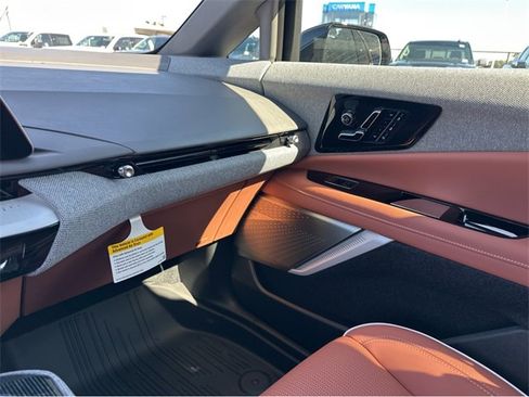 New 2026 Cadillac Optiq Luxury 2 image 27