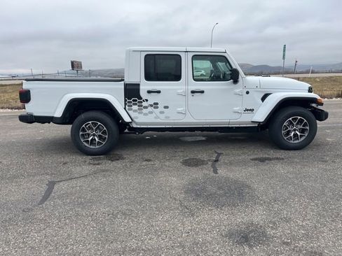 New 2026 Jeep Gladiator Sport AWD/4WD image 2