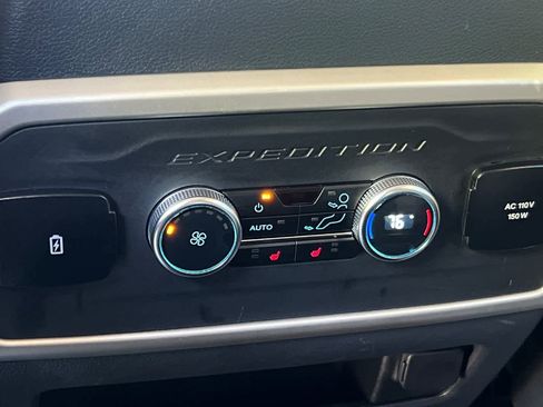 Used 2024 Ford Expedition Limited AWD/4WD image 14