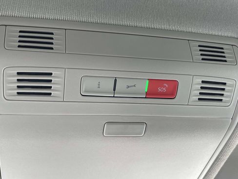 Certified 2024 Volkswagen Tiguan SE image 30