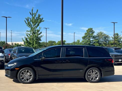 Used 2025 Honda Odyssey Touring image 6
