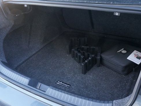 Certified 2023 Volkswagen Jetta SE w/ Panoramic Sunroof Package image 43