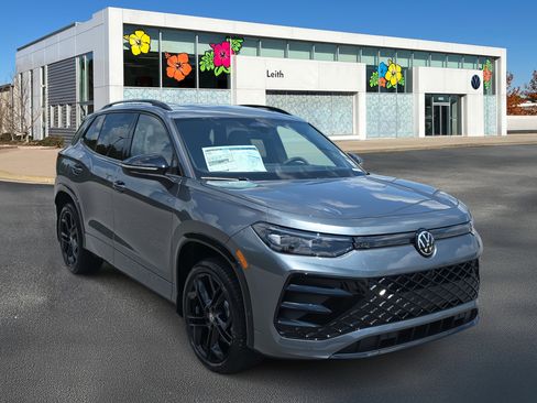 New 2025 Volkswagen Tiguan SE R-Line image 1