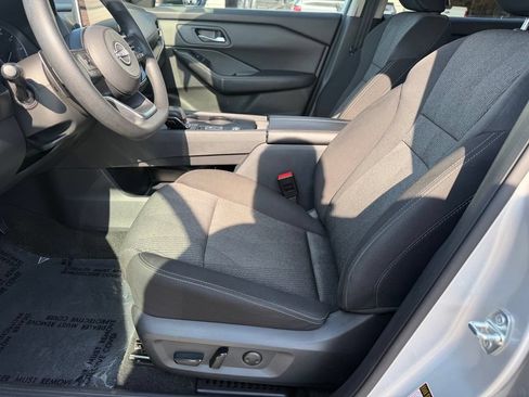 Used 2024 Nissan Rogue SV FWD image 29