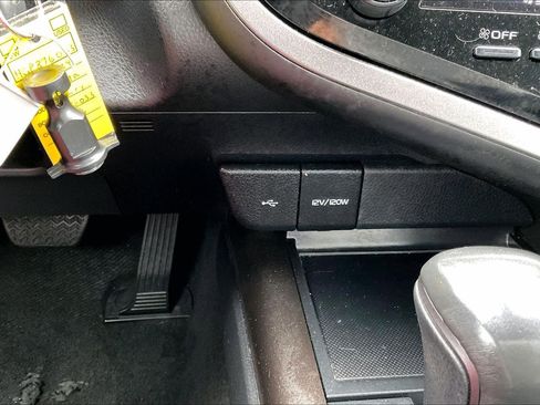 Used 2024 Toyota Camry SE image 16