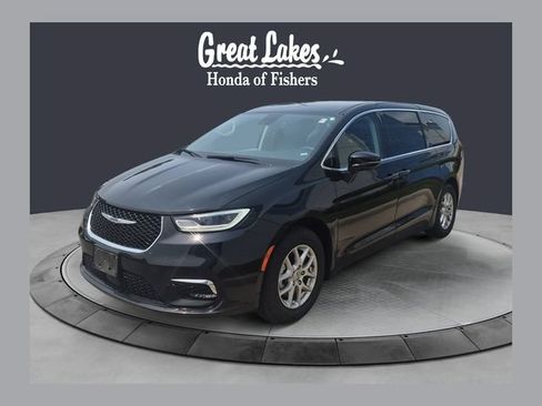 Used 2024 Chrysler Pacifica Touring-L FWD image 1