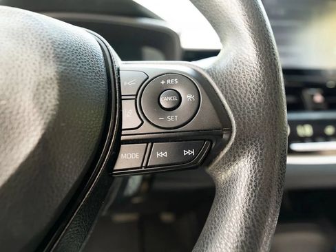 Used 2021 Toyota Corolla LE FWD image 36