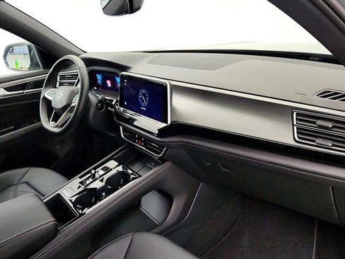 Used 2024 Volkswagen Atlas Cross Sport SE FWD image 25