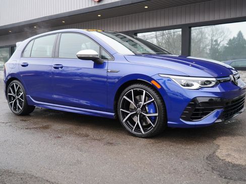 Used 2023 Volkswagen Golf R image 3