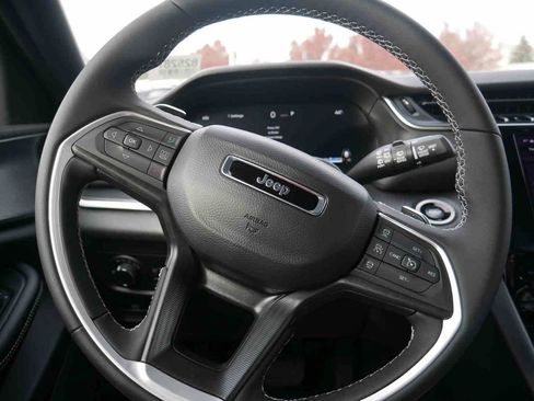 New 2025 Jeep Grand Cherokee Altitude image 36